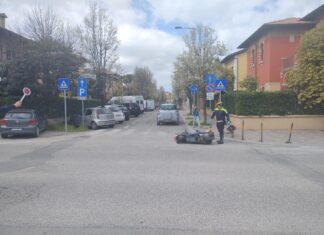 Fano, urto auto-moto: ferita motociclista di 70 anni