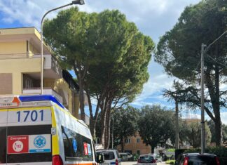 Fano, urto bici-auto: cade ciclista di 25 anni