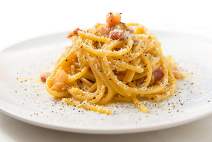 Traditional-Spaghetti-alla-Carbonara_1131611747132
