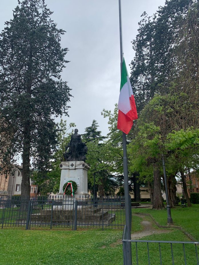 Fossombrone_PiazzaDante_Monumento