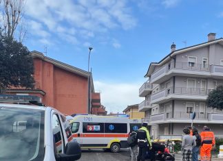 Fano, urto auto-scooter: diciassettenne in ospedale