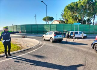 Fano, ciclista cinquantenne in eliambulanza dopo un urto in rotatoria