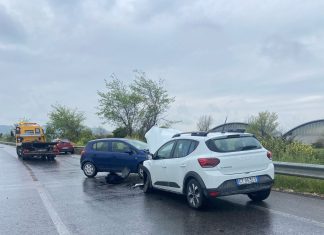 Fano, frontale con tre feriti: ventiseienne prelevata dall’eliambulanza