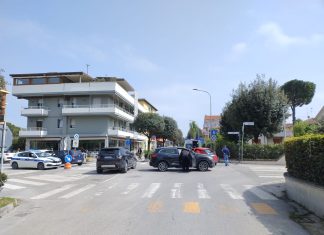 Fano, scontro fra due auto. In ospedale un conducente