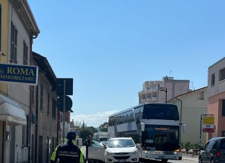 Fano, tamponamento in via Roma tra due automobili