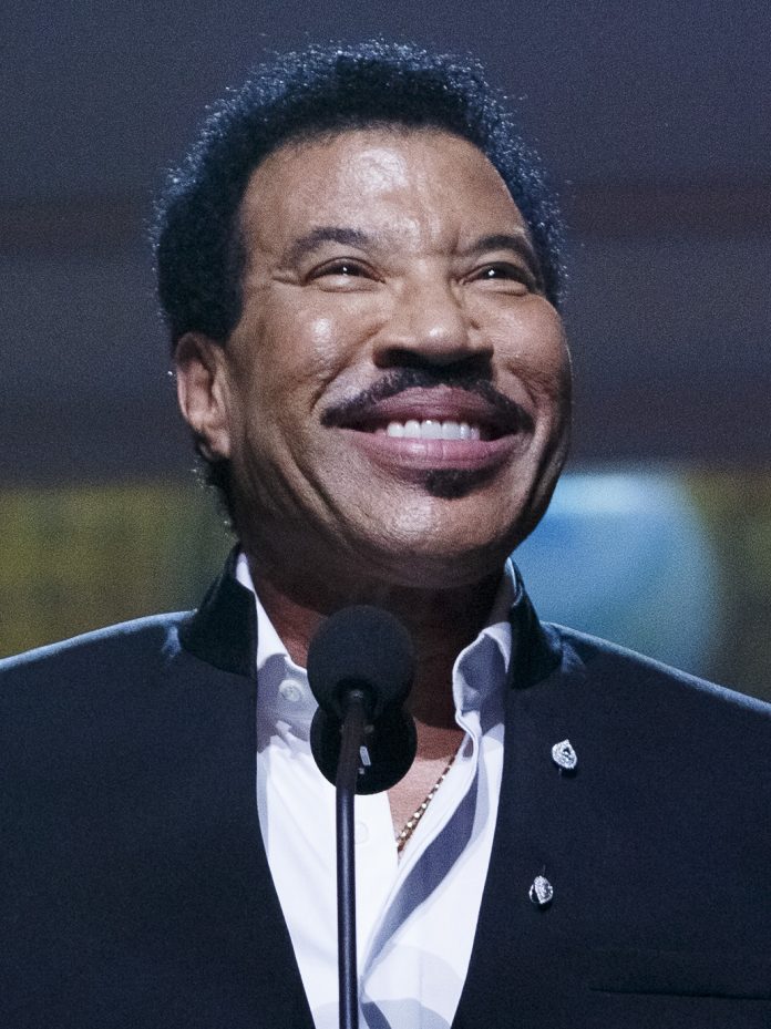 Lionel_Richie_2022_(51930307118)_(cropped)