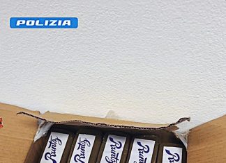 Ventidue kg di hashish nel bagagliaio dell’auto: arrestato a Fano in autostrada dalla polizia stradale