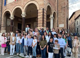 Mondolfo, grande successo per il Consiglio comunale dei Bambini: protagonisti gli alunni delle quinte