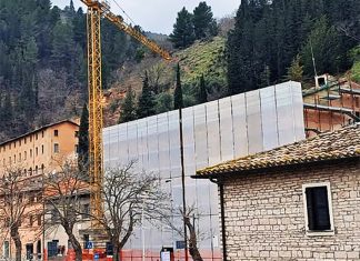 Fossombrone: Quadreria Cesarini la facciata a rischio crollo, ci ha messo le mani la Buona Stella!!