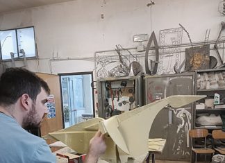 Urbino, una maquette per “Dinamismo di un cavallo in corsa + case”