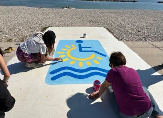 Fano, Sassonia, spiaggia libera accessibile anche ai disabili: “Pronta la passerella per chi ha difficoltà motorie”