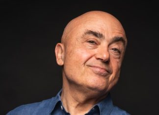 Il grande teatro in piazza del Comune a Mondolfo con due appuntamenti imperdibili: Paolo Cevoli il 22 luglio e Alessandro Bergonzoni il 2 agosto