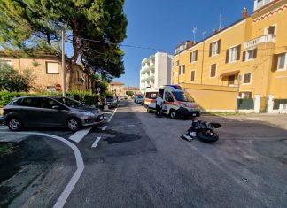 Fano, giovane motociclista ferito nell’urto con un’automobile