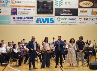 Scuola di Saltara (alunni e professori) che spettacolo a Lucrezia