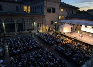 Riapre la Corte Malatestiana: Fano risponde con il tutto esaurito e un’onda di emozione