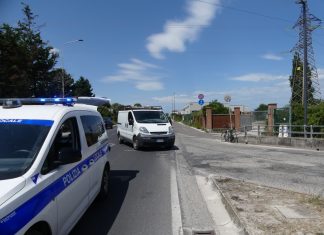 Fano, si scontrano autocarro e bicicletta. Ferito il ciclista