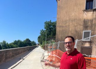 Urbino, Gianluca Carrabs (AVS): “Disagi in Via delle Mura inaccettabili. Il Comune intervenga immediatamente”