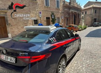 Urbino: carabinieri arrestano un uomo per rapina. Sottratti 100 euro da un’auto di proprietà di un postino