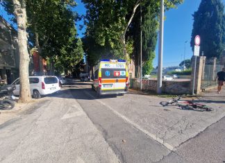Fano, ciclista di 52 anni in ospedale per l’urto contro una vettura