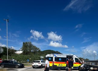 Fano: scontro a Fosso Sejore, ferito motociclista
