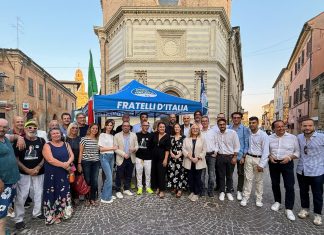 Fano, Fratelli d’Italia: “Piazza Costanzi gremita per l’evento ‘Giustizia e Sicurezza, non solo parole’”