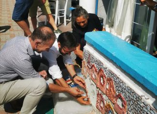 Fratte Rosa in ceramica: un mosaico di comunità sul lungomare di Marotta