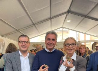 Sold out alla Fiera del Tartufo di Pergola. A Barbara Bouchet il Premio “The unexpected Marche”