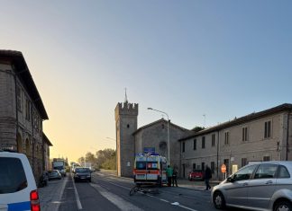 Fano, ciclista di 52 anni ferita in un incidente stradale