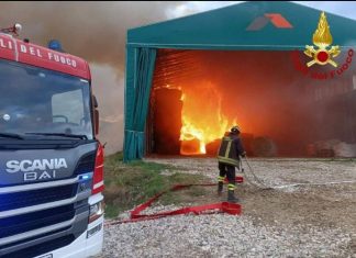 Incendio a Scotaneto (Isola del Piano), in fumo 10mila quintali di fieno di erba medica