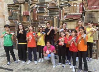 Urbino, da rifiuti a musica: i bambini trasformano la plastica in violini