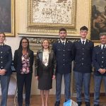 Il Prefetto omaggia gli agenti di polizia che hanno impedito un suicidio sul Ponte Urbino 2