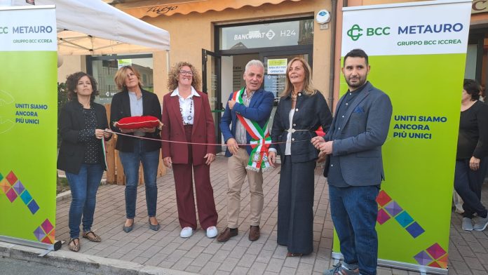 foto taglio del nastro
