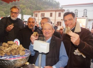 Fiera del Tartufo di Acqualagna, gran finale con le stelle Devoto e Oldani, il celebrity cooking con Magalli e Timperi e il premio Mattei a Barilla