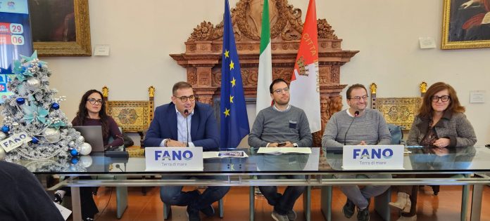 sindaco serfilippi e assessore santorelli alla presentazione del programma natalizio
