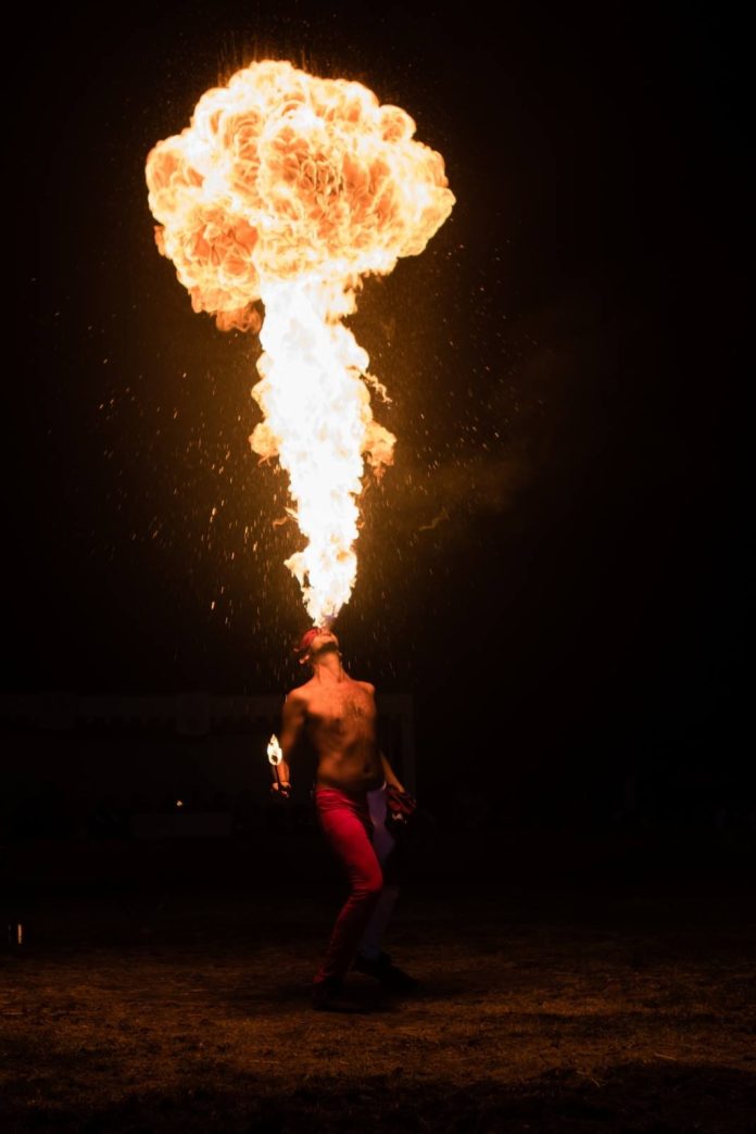 spettacolo fuoco