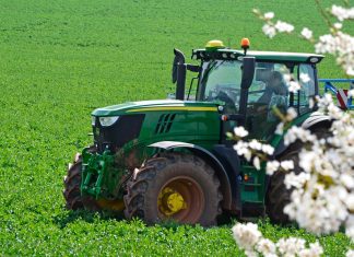 Coldiretti Pesaro Urbino a Montefelcino per la Giornata del Ringraziamento con la benedizione delle campagne e dei trattori