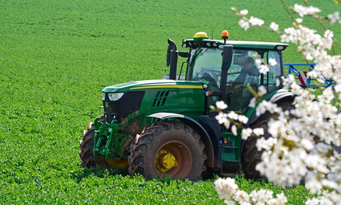 tractor-7152484_1280