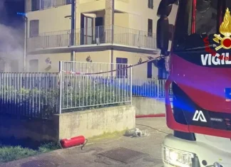 Incendio in un garage a Monte Porzio, evacuata una famiglia