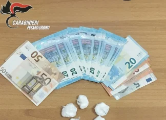 Droga nascosta in un mattone del sottotetto, un arresto a Fermignano
