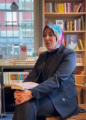 Impronte Femminili, il libro di Asmae Dachan: “Racconta di impronte di donne e uomini sopravvissuti a guerra e regime, uno spaccato della Siria”