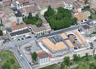 Cagli, Fare Comune deposita una nuova interrogazione sul Parcheggio Flaminio. “Dopo oltre un anno e mezzo il degrado è peggiorato”