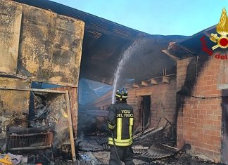 Montemaggiore al Metauro: a fuoco capanno agricolo. Evacuata una persona affidata al 118