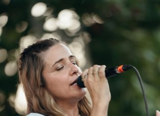 Fossombrone, Katia Piersanti: “Il mio canto per regalare energia, sorrisi e voglia di vivere”