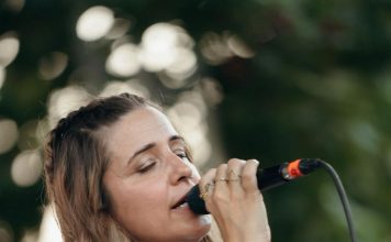 Fossombrone, Katia Piersanti: “Il mio canto per regalare energia, sorrisi e voglia di vivere”
