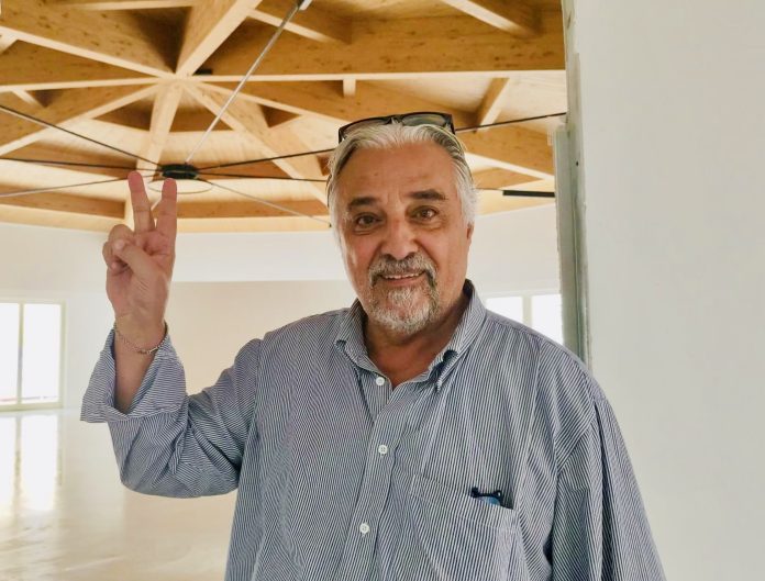 Il Sindaco Pier Luigi Grassi davanti alla nuova struttura
