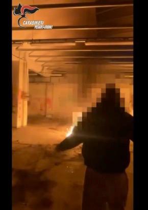 Fabbricavano bottiglie Molotov. Indagini e sequestri dei Carabinieri