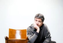 Cagli, Fabio De Luigi sold out a teatro. Sabato 3 anteprima del nuovo spettacolo Biol – In Carne e Ossa Tour